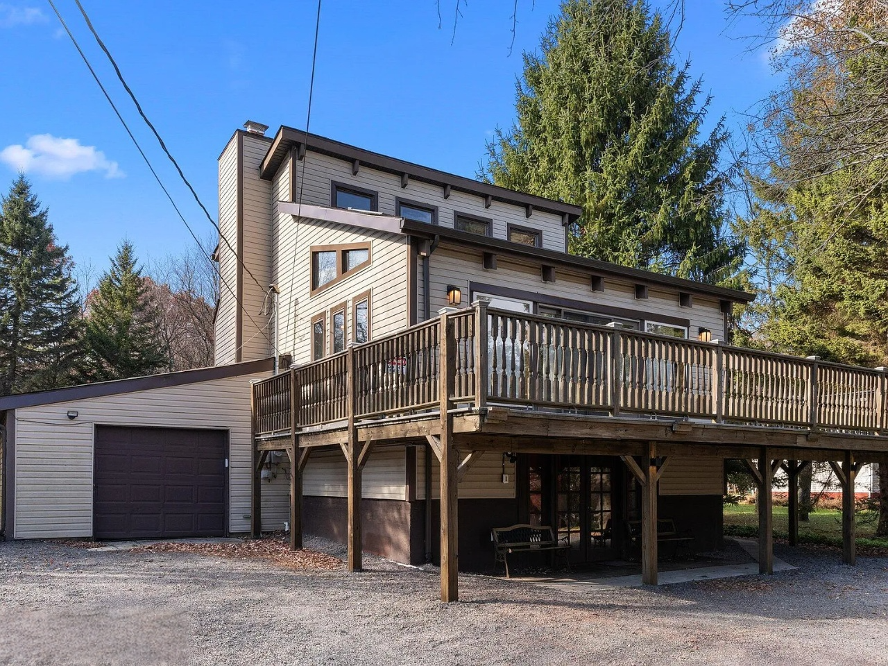 Cabin Exterior / Deck
