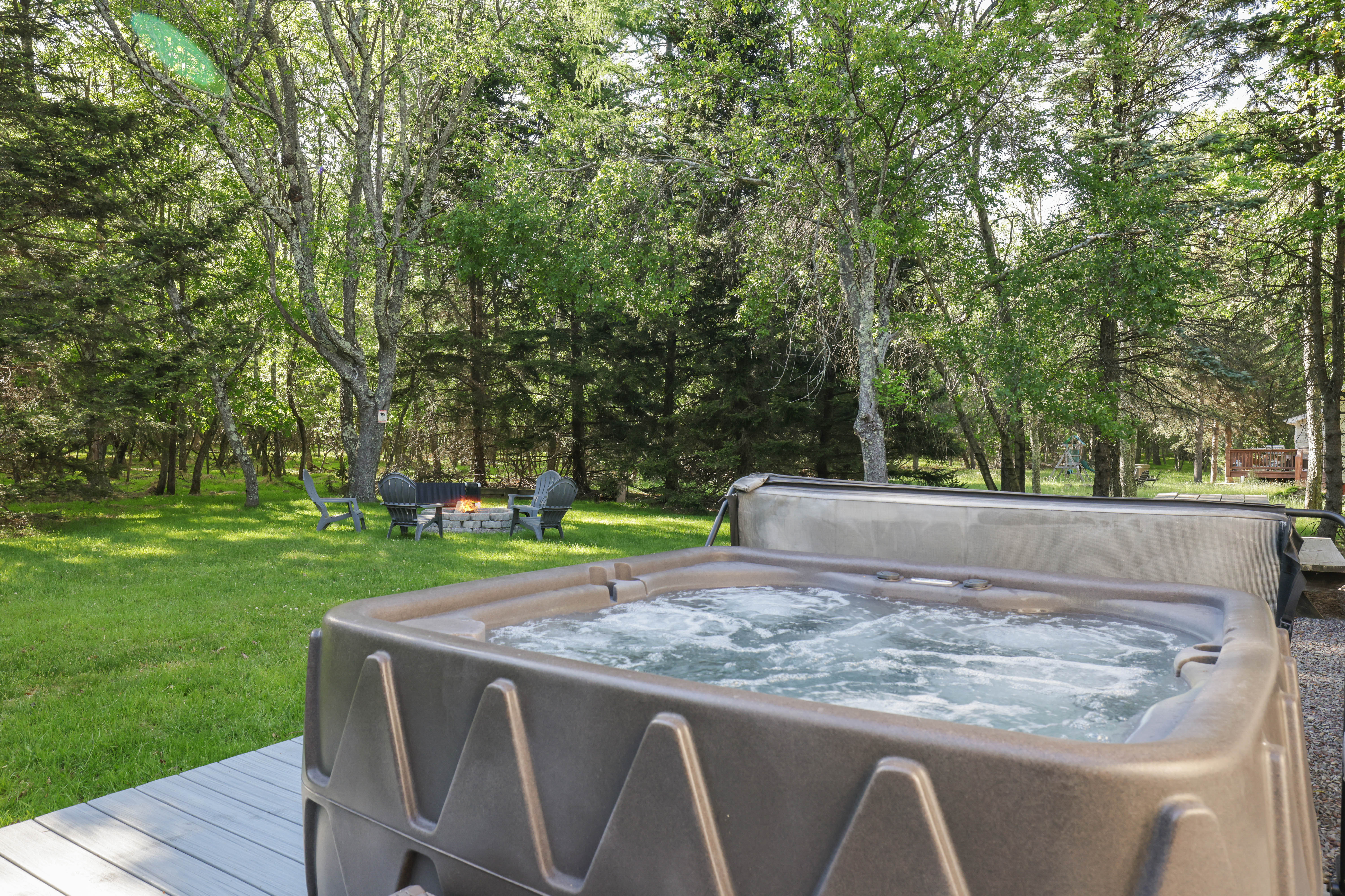 Hot Tub / Backyard